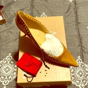 Mustard color Christian louboutin “ajalina” pump